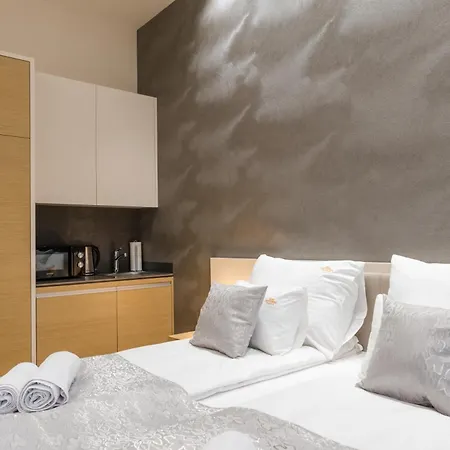 Zepterme Luxury & By *