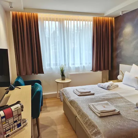 Zepterme Luxury & By *